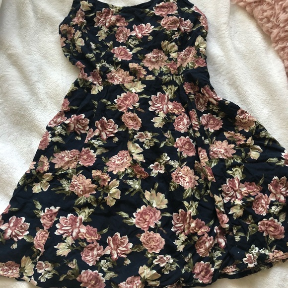 Summer dress - Picture 2 of 4